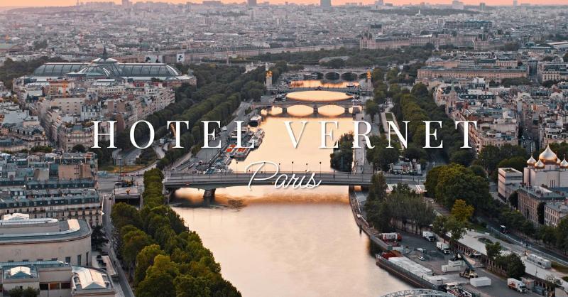 Lumières scintillantes sur une scène parisienne en décembre 2024, ambiance festive de comédie musicale à Paris